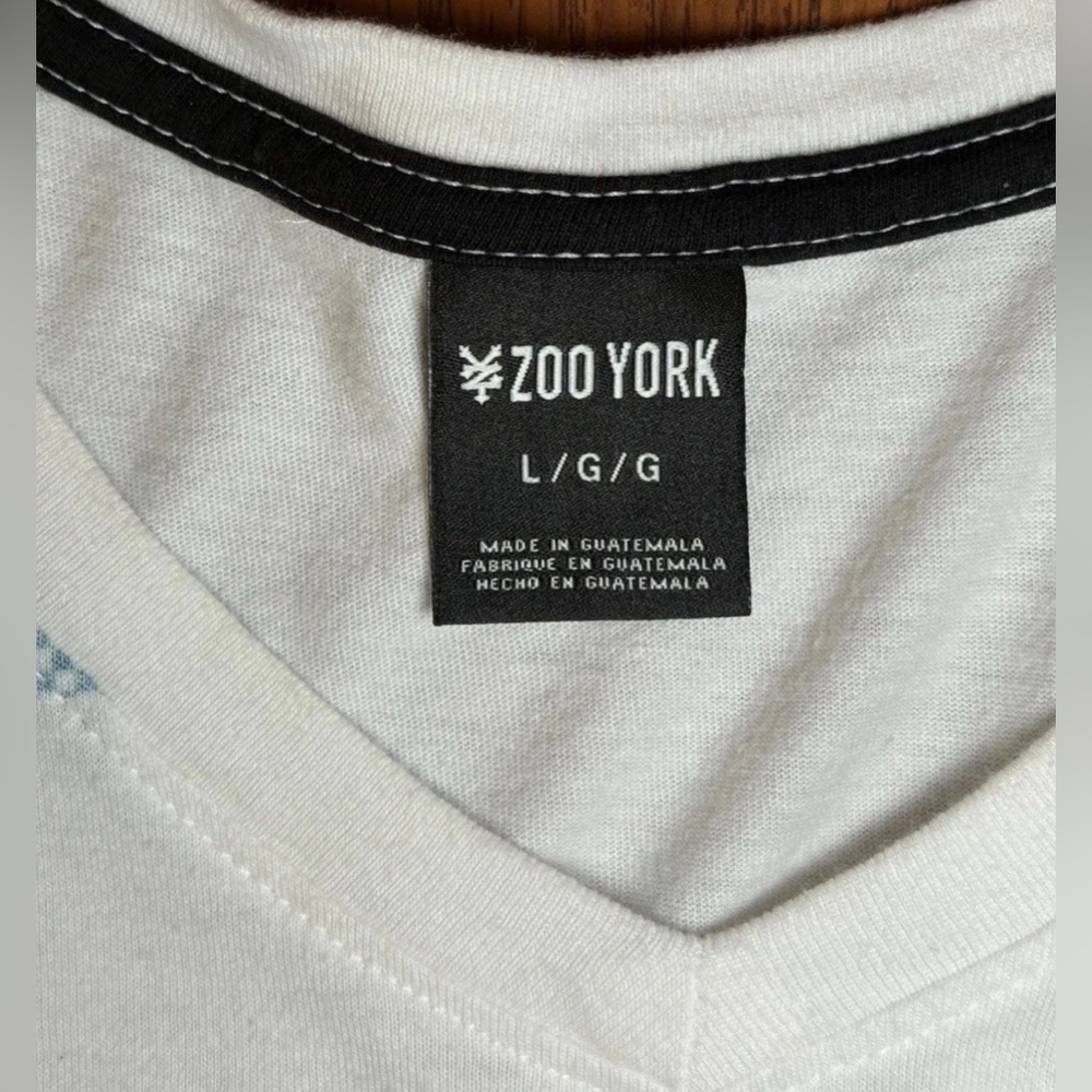 Zoo York V Neck T Shirt Size L White Gray Blue Gradual Stripe Skate Style Logo - Picture 9 of 12